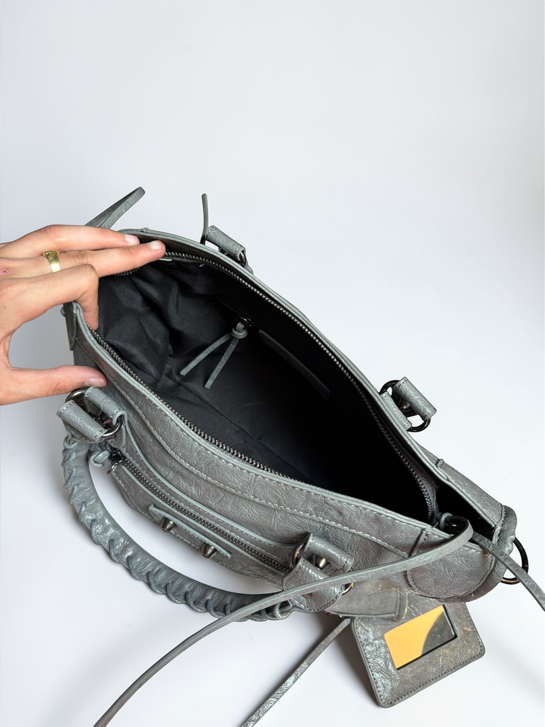 Sac City gris argenté tendance – Style urbain chic